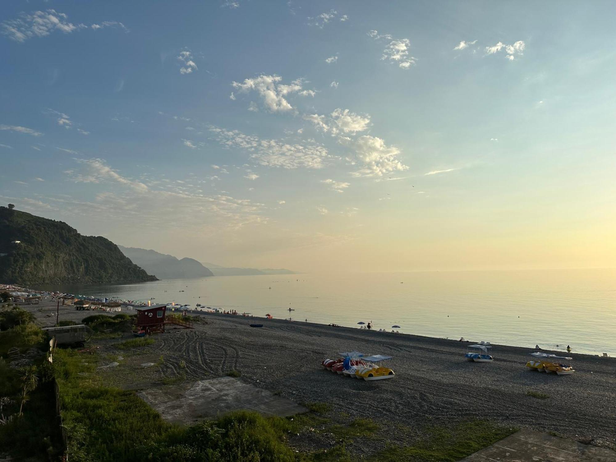 Gonio N205 Beachfront Mountain View Apartment Exterior photo